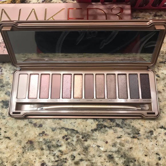 💞New!! Urban Decay Naked 3 Palette NEW!! 💞 - Picture 5 of 6